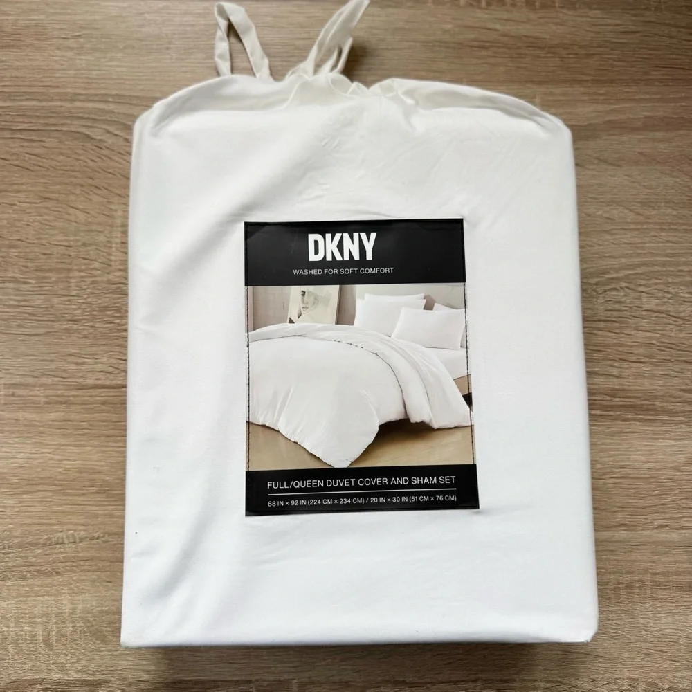 New DKNY Full/Queen Duvet Cover and Two Sham Set Soft Comfort White